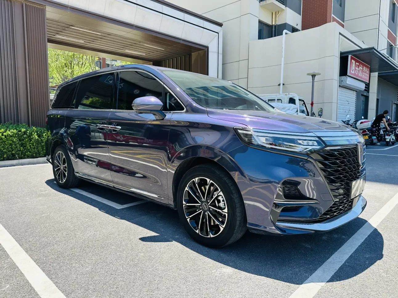Roewe iMAX8