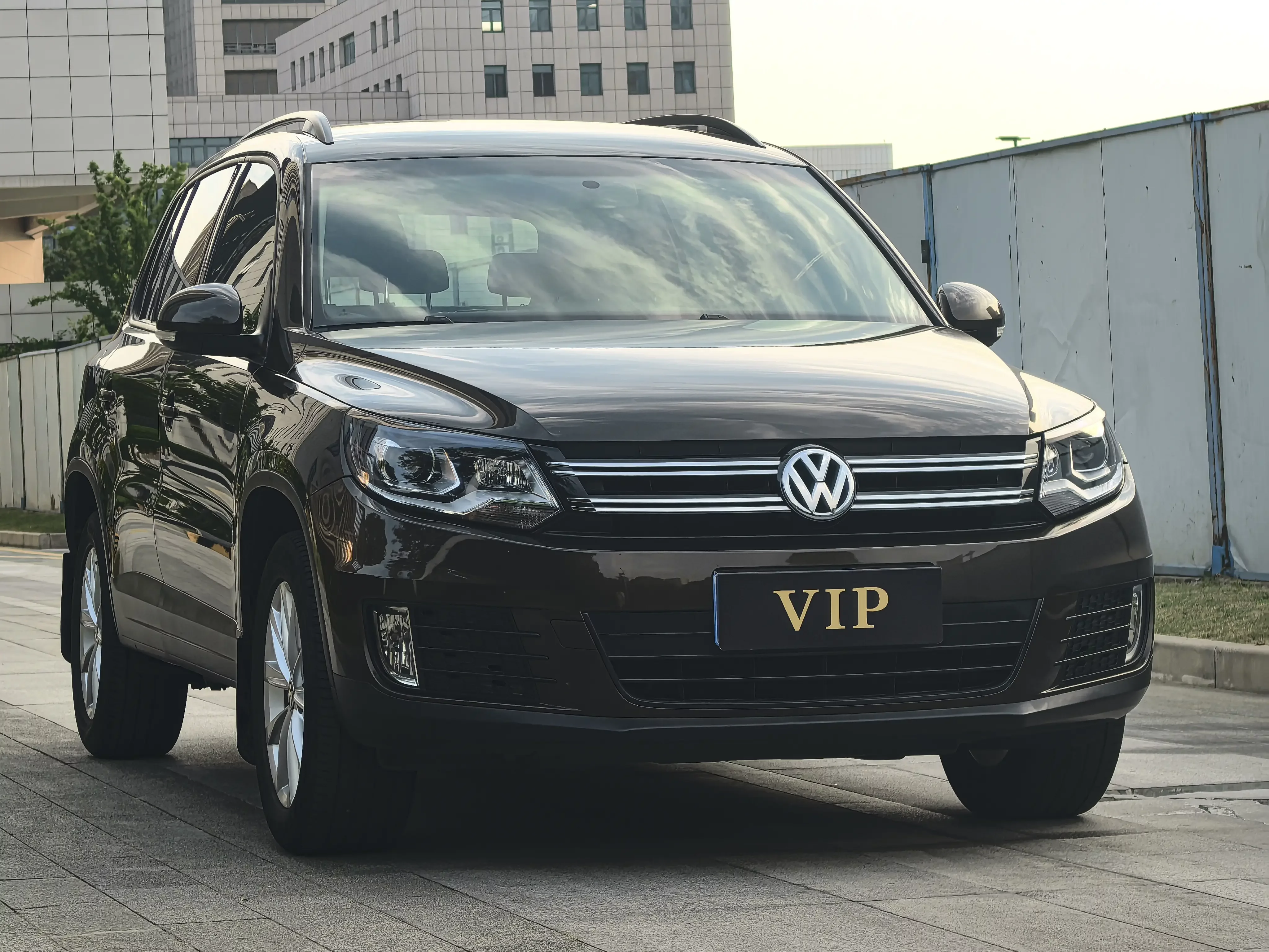 Volkswagen Tiguan (Tharu)