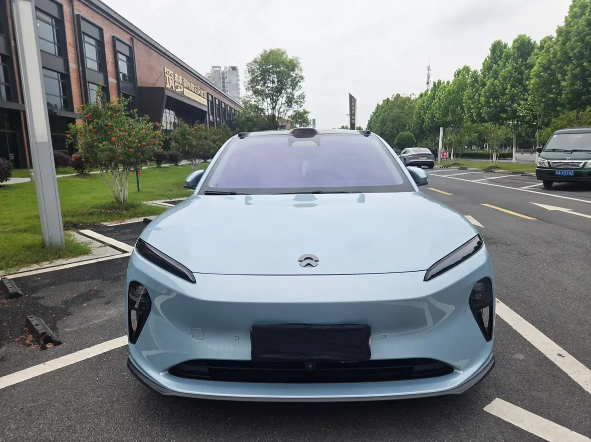 NIO ET5  из Китая