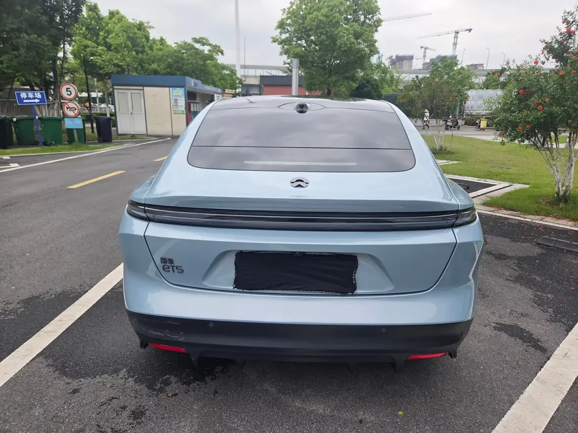 NIO ET5