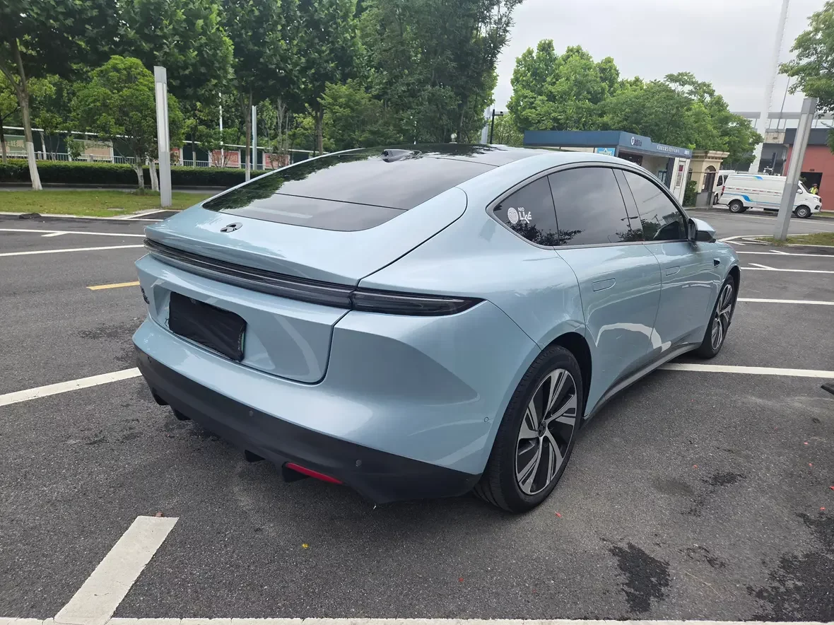 NIO ET5