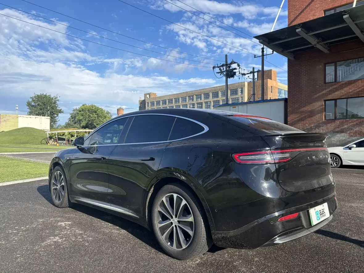 Luxeed Zhijie R7