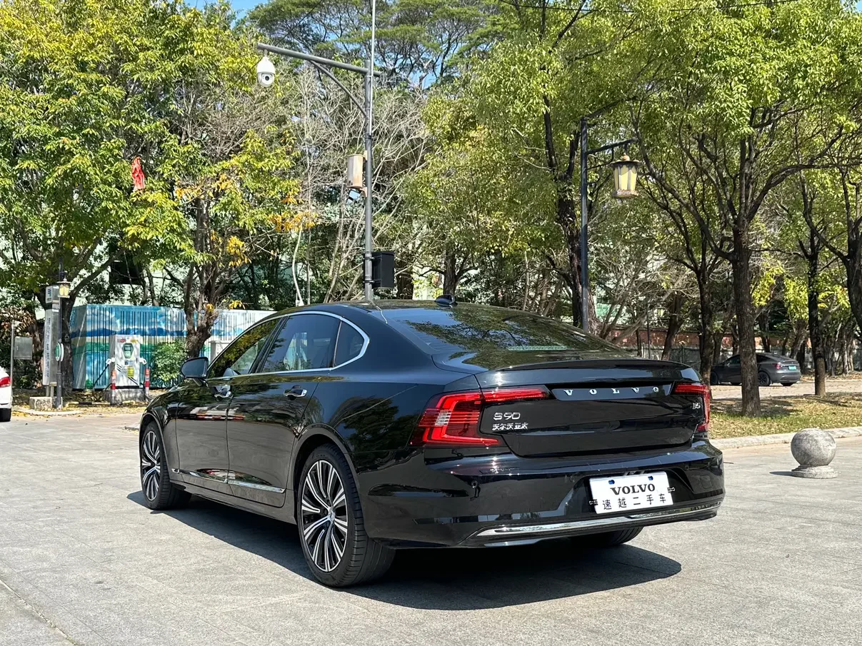 Volvo S90