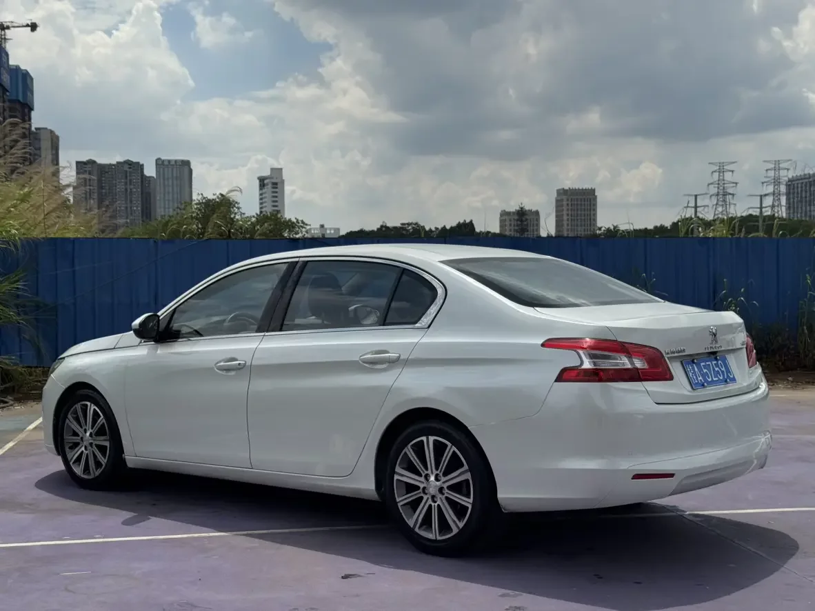 Peugeot 408