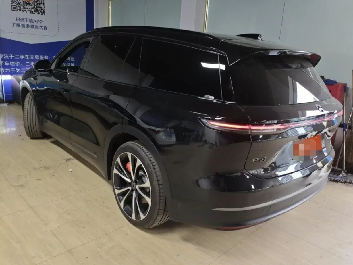 NIO ES8