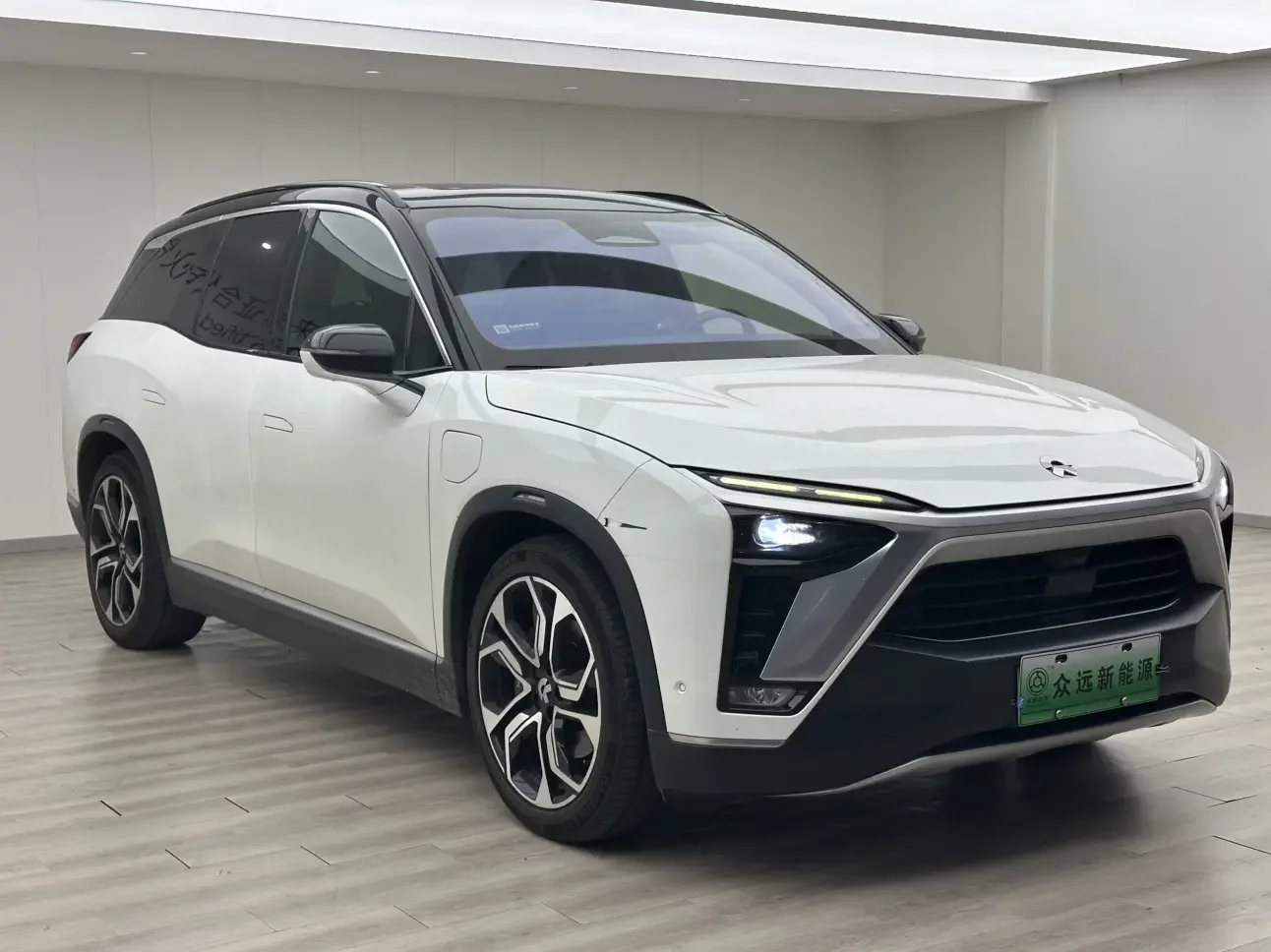 NIO ES8