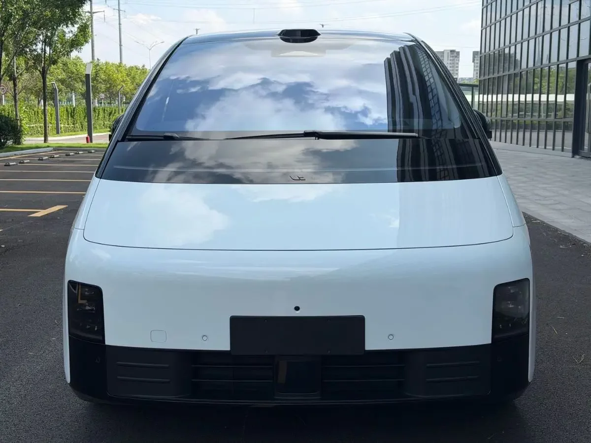 Lixiang MEGA