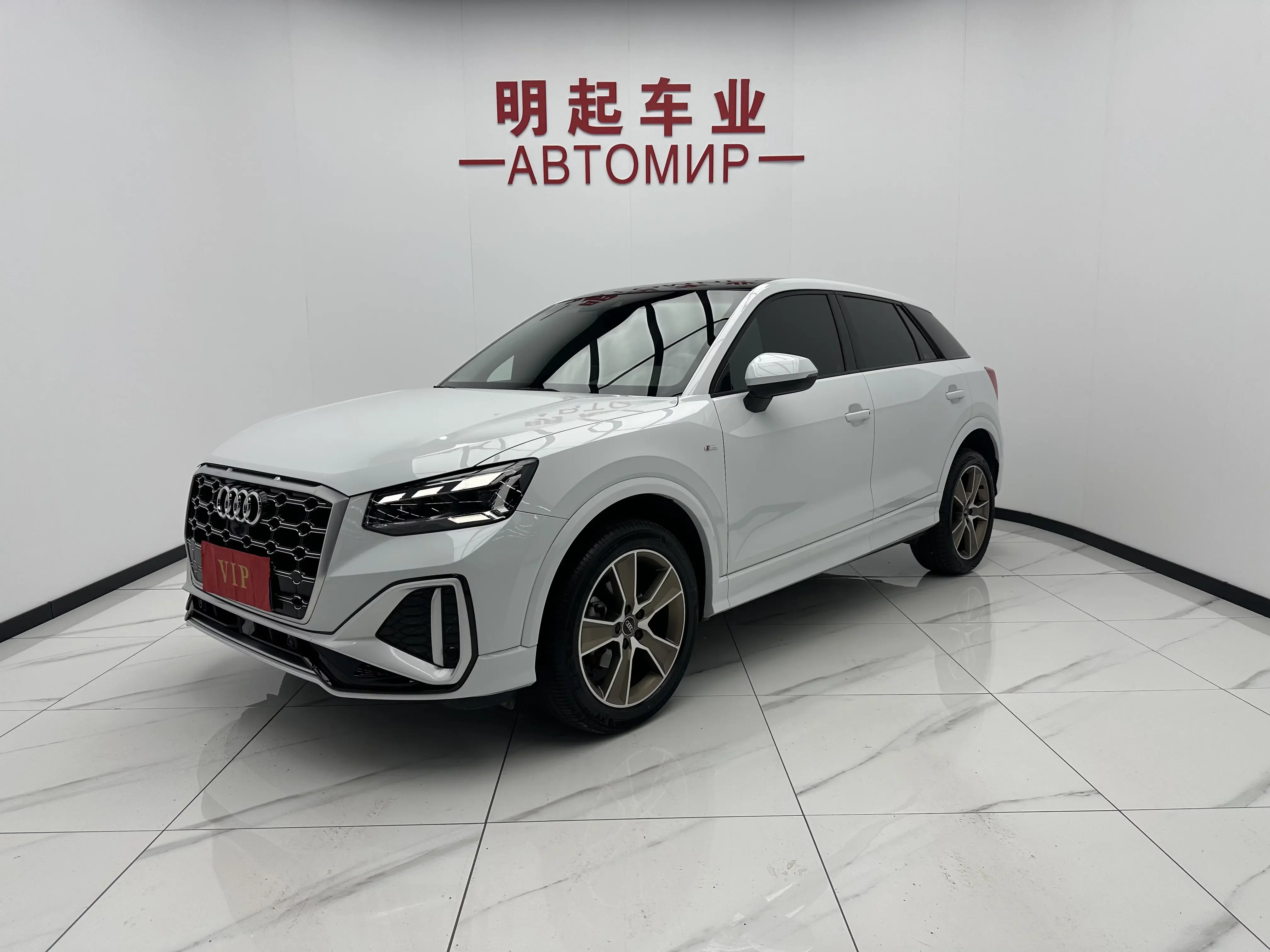 Audi Q2L