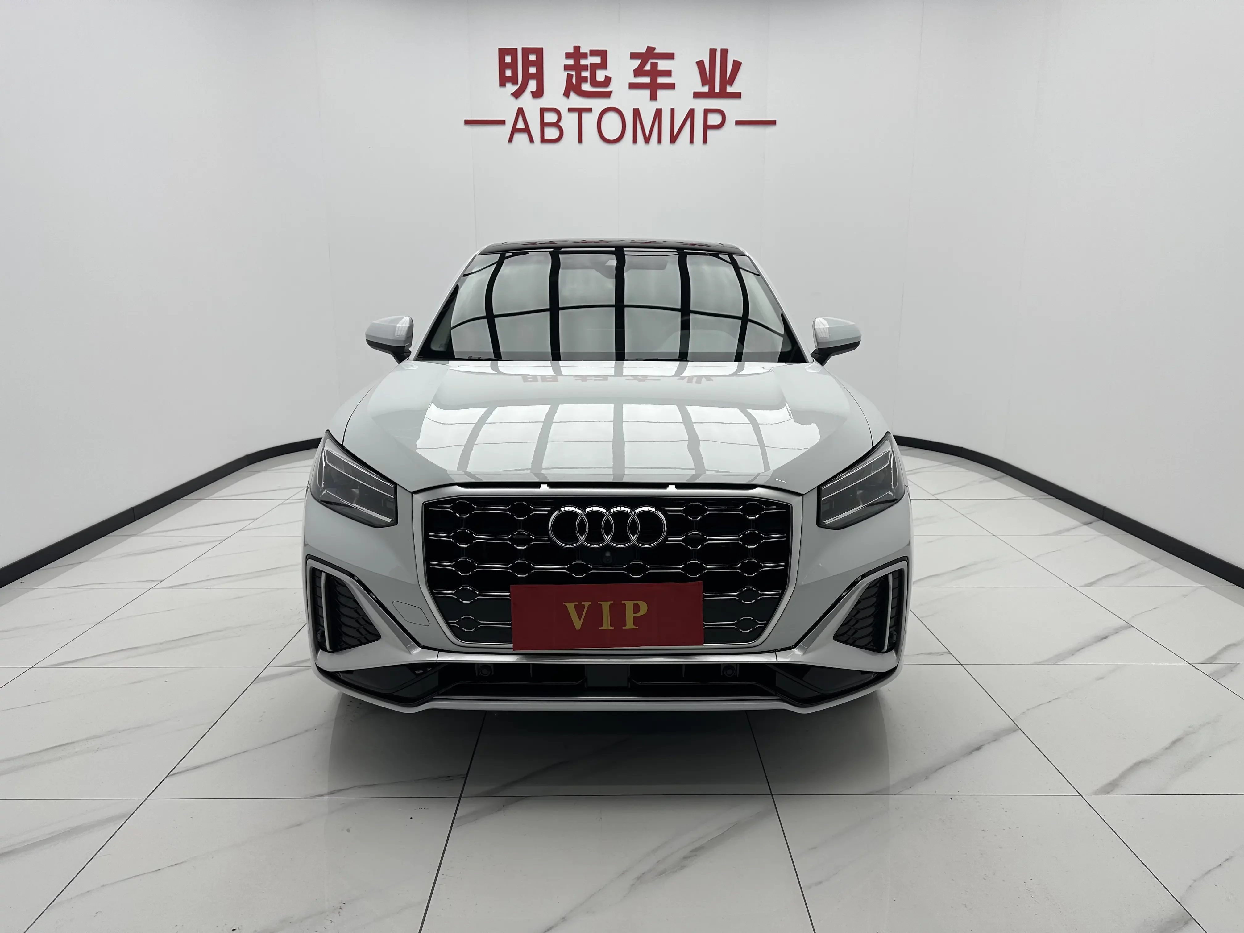 Audi Q2L