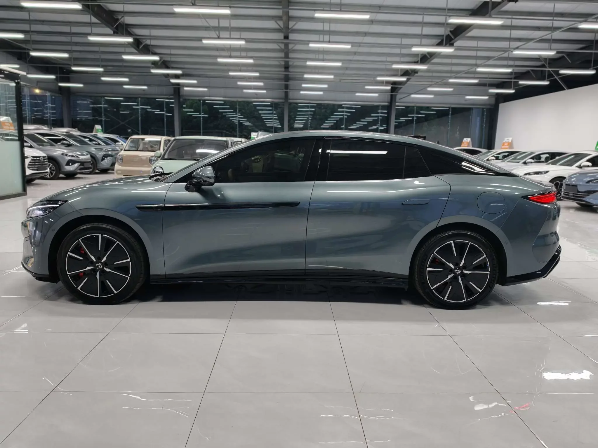 BYD Han L EV