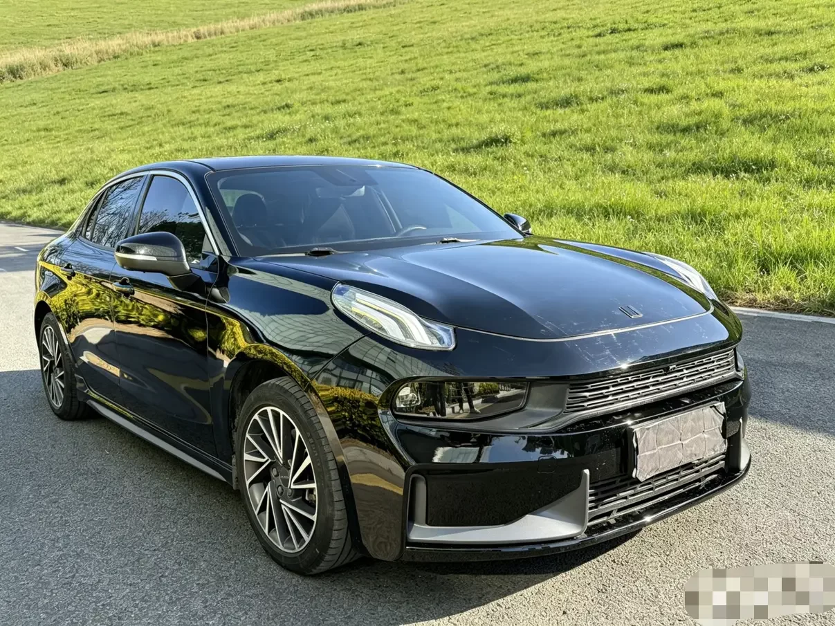 Lynk & Co 03