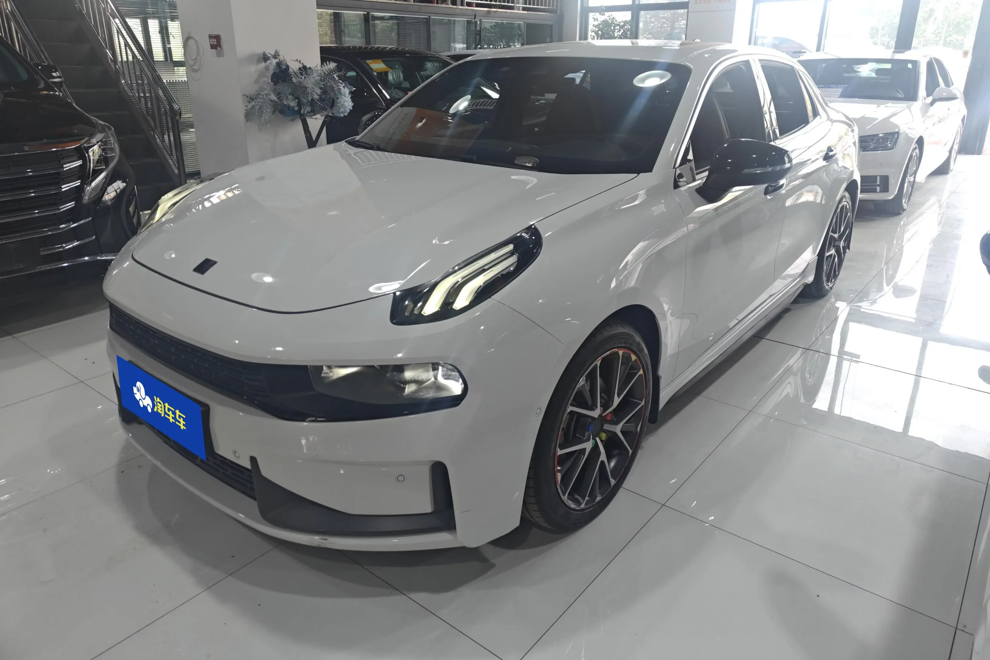 Lynk & Co 03