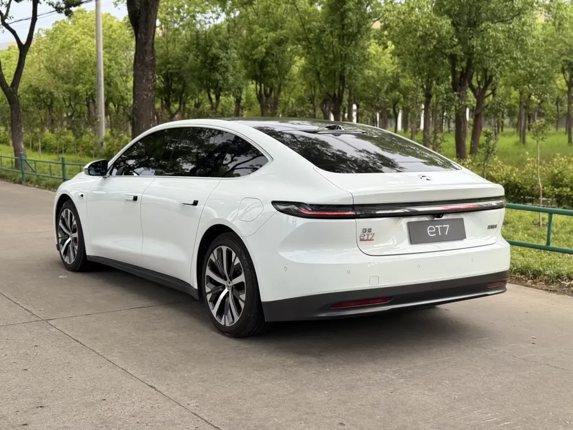 NIO ET7