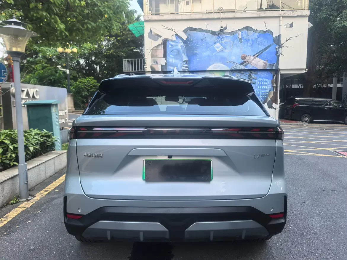 Geely Galaxy L7