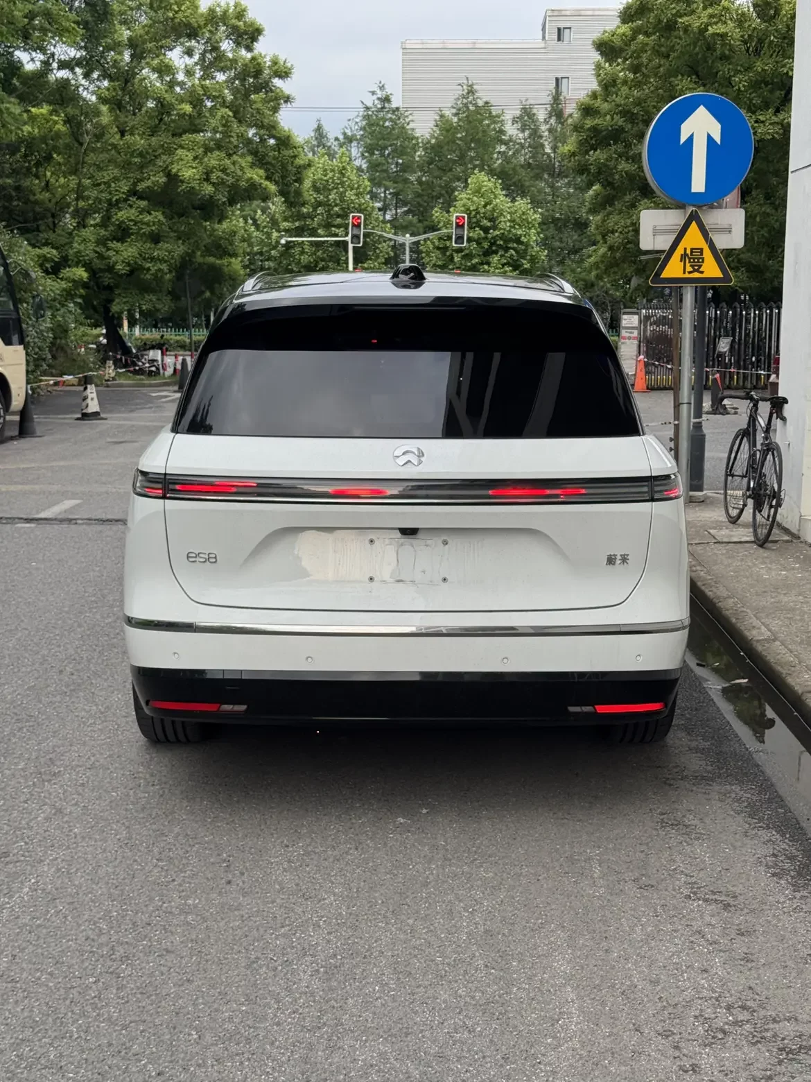 NIO ES8