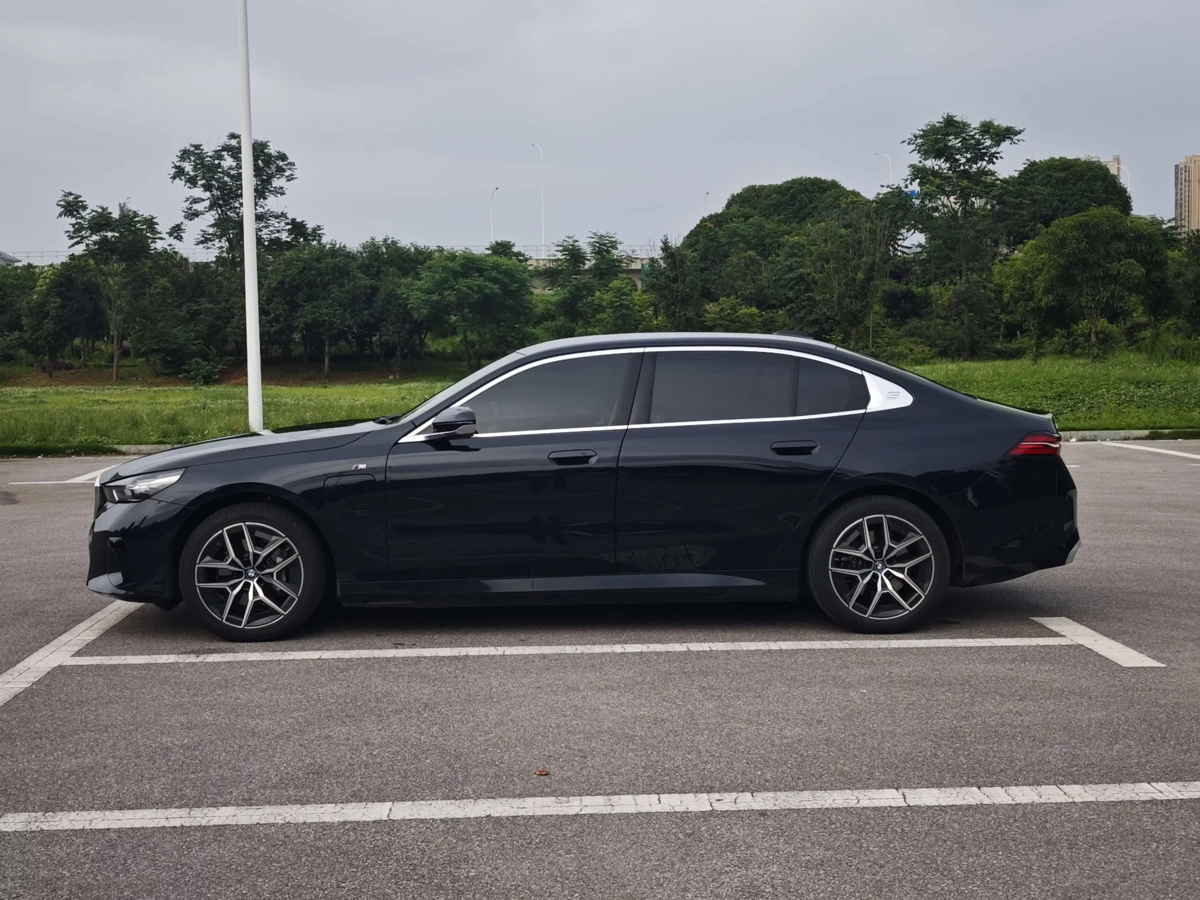 BMW i5