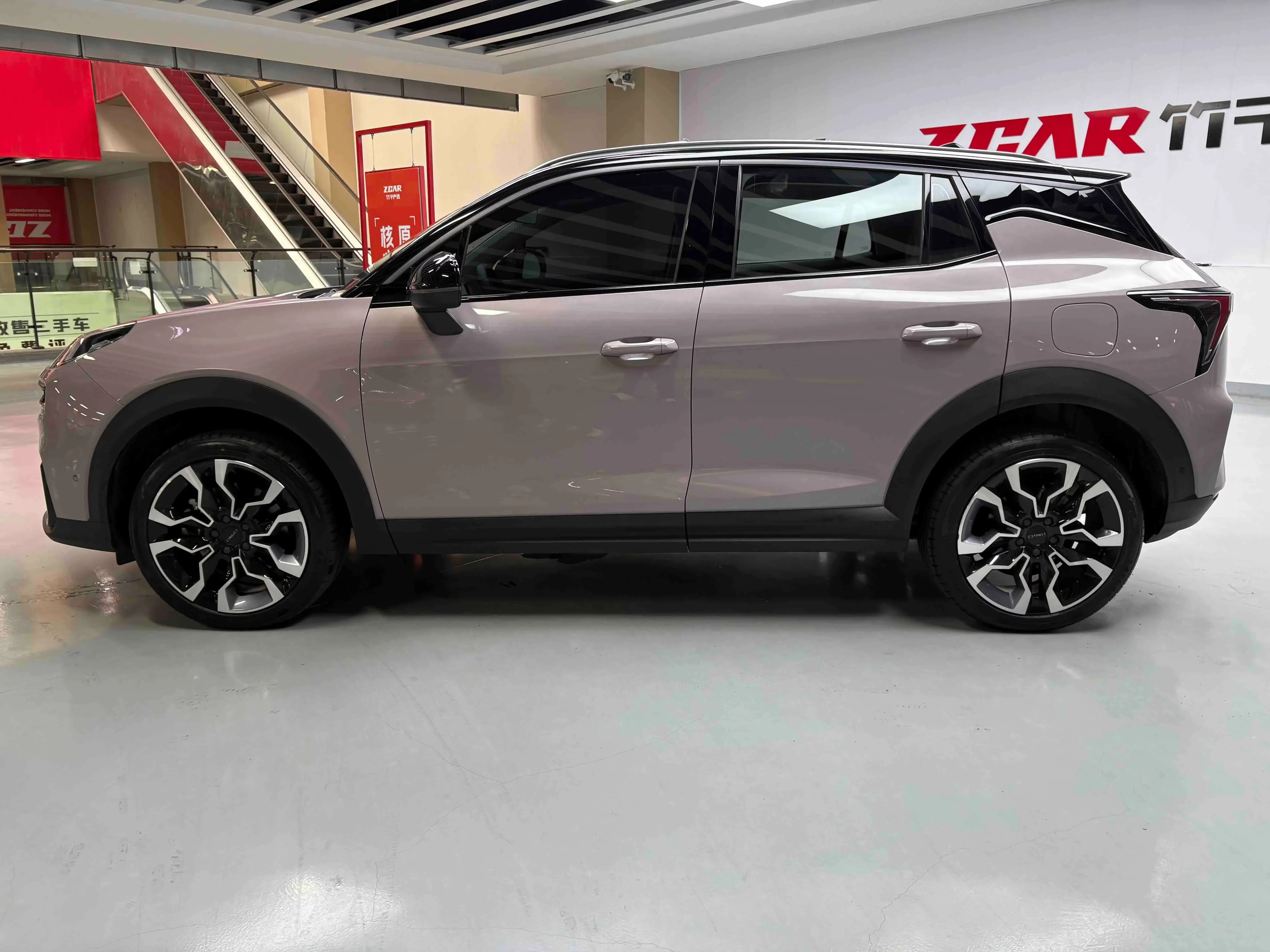 Lynk & Co 06