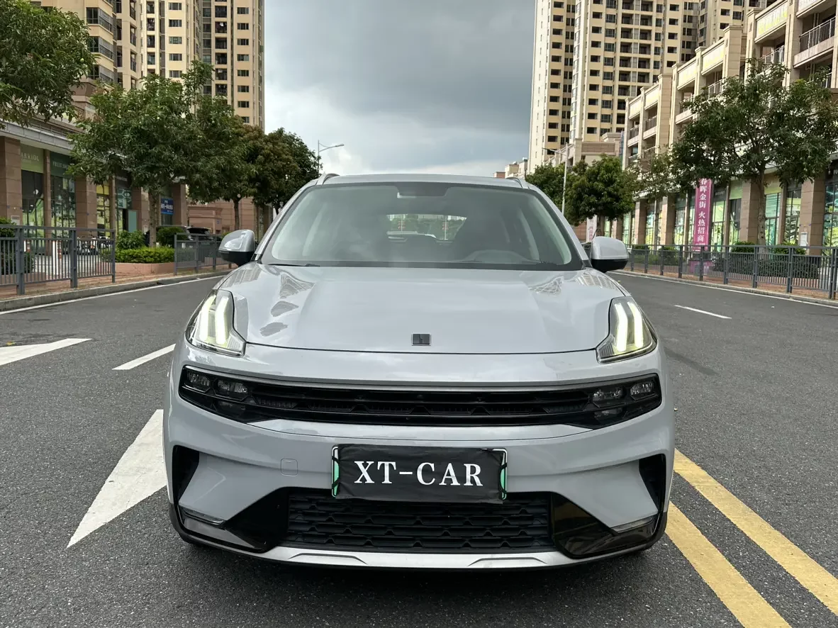 Lynk & Co 06 EM-P