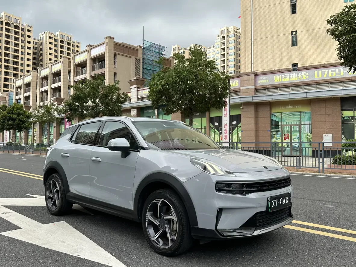 Lynk & Co 06 EM-P