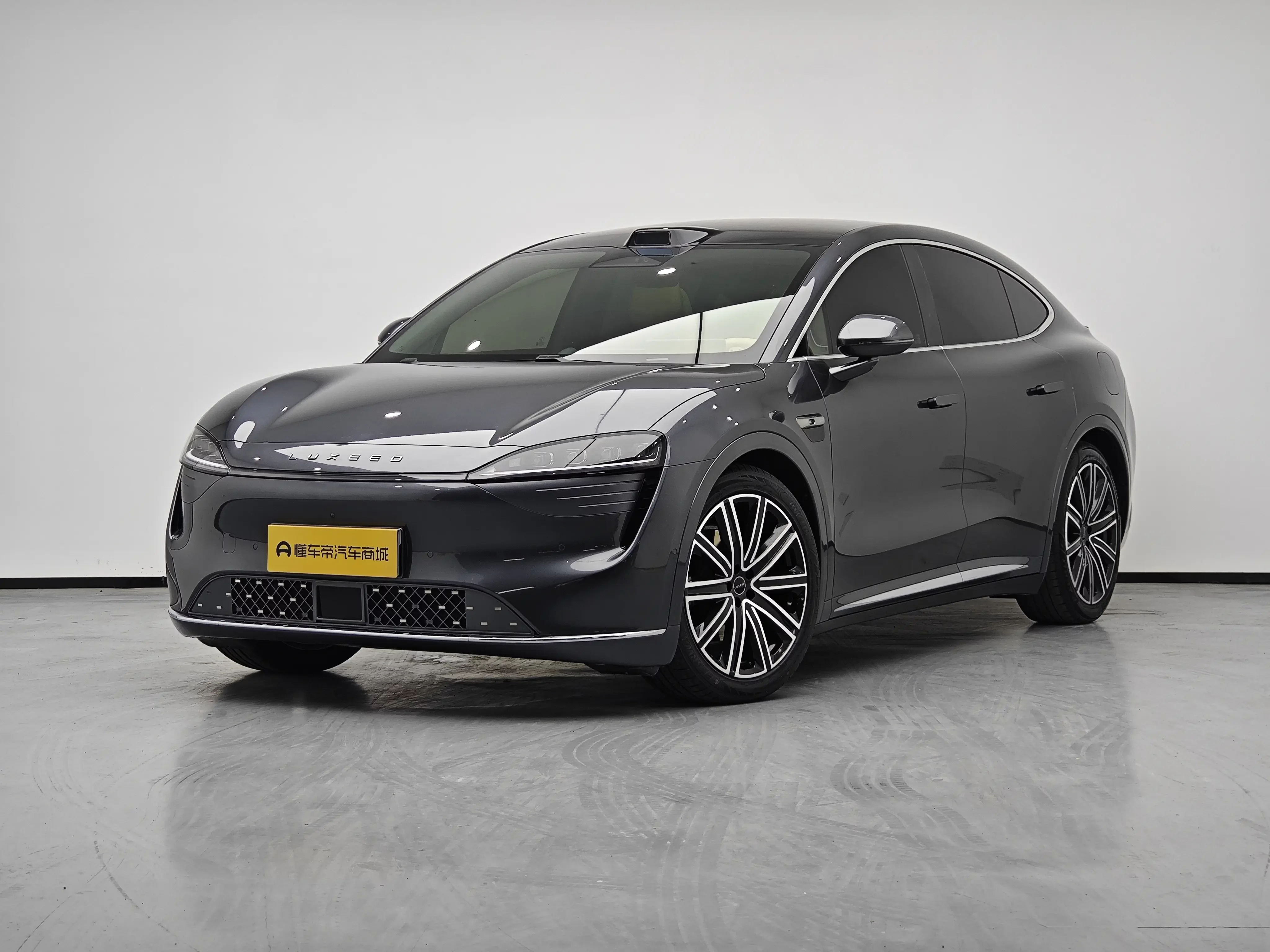 Luxeed Zhijie R7