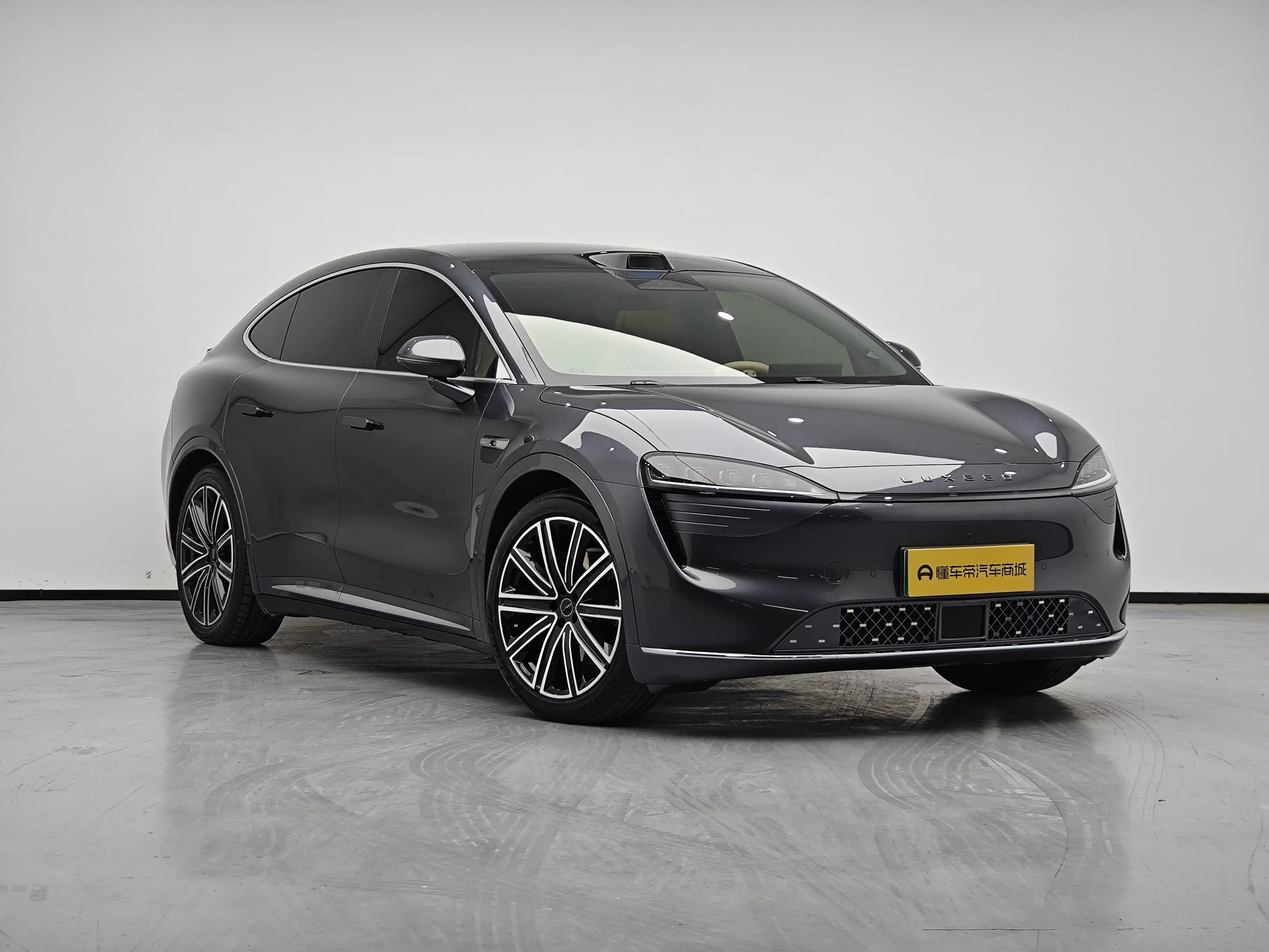 Luxeed Zhijie R7