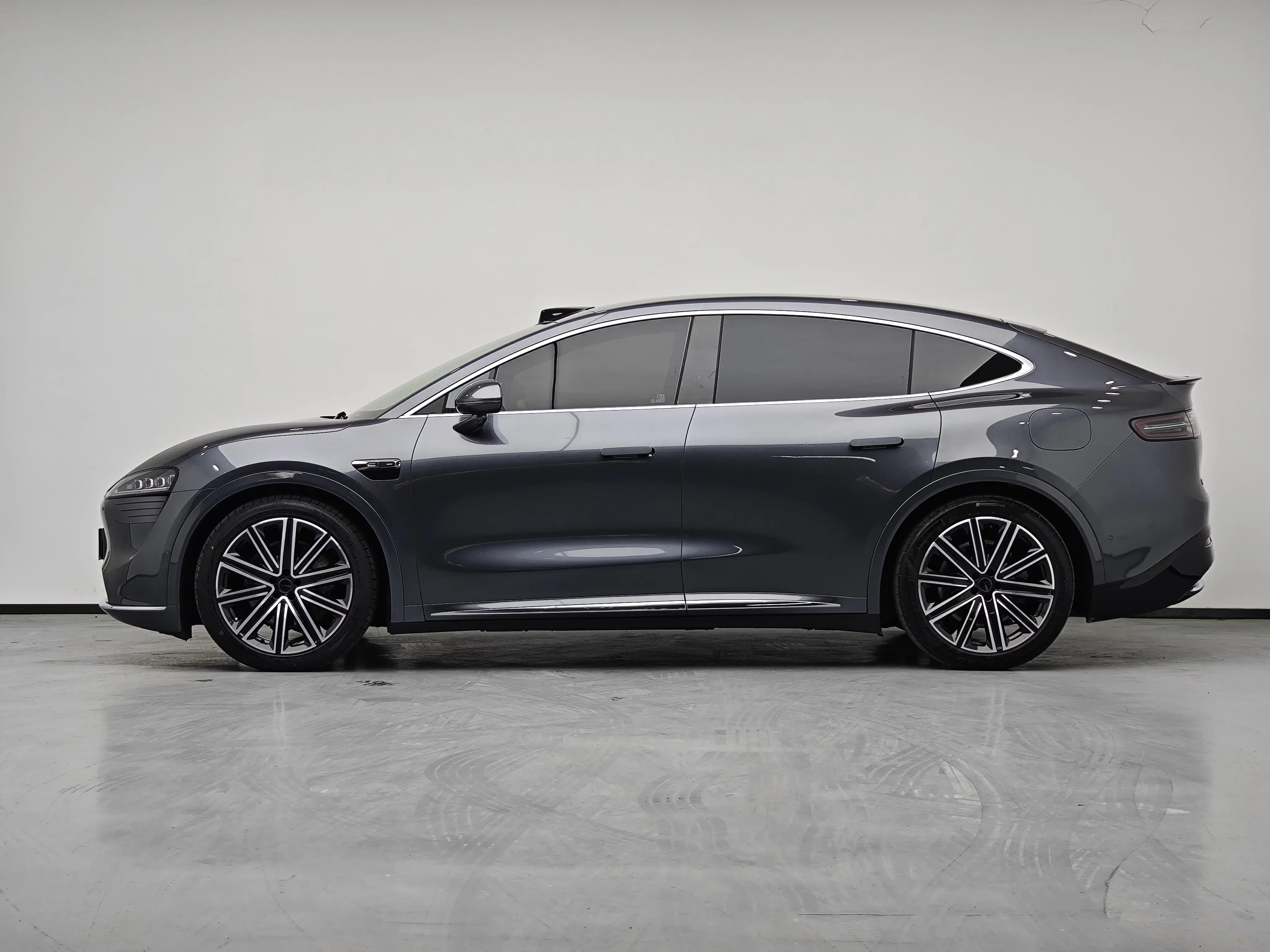Luxeed Zhijie R7