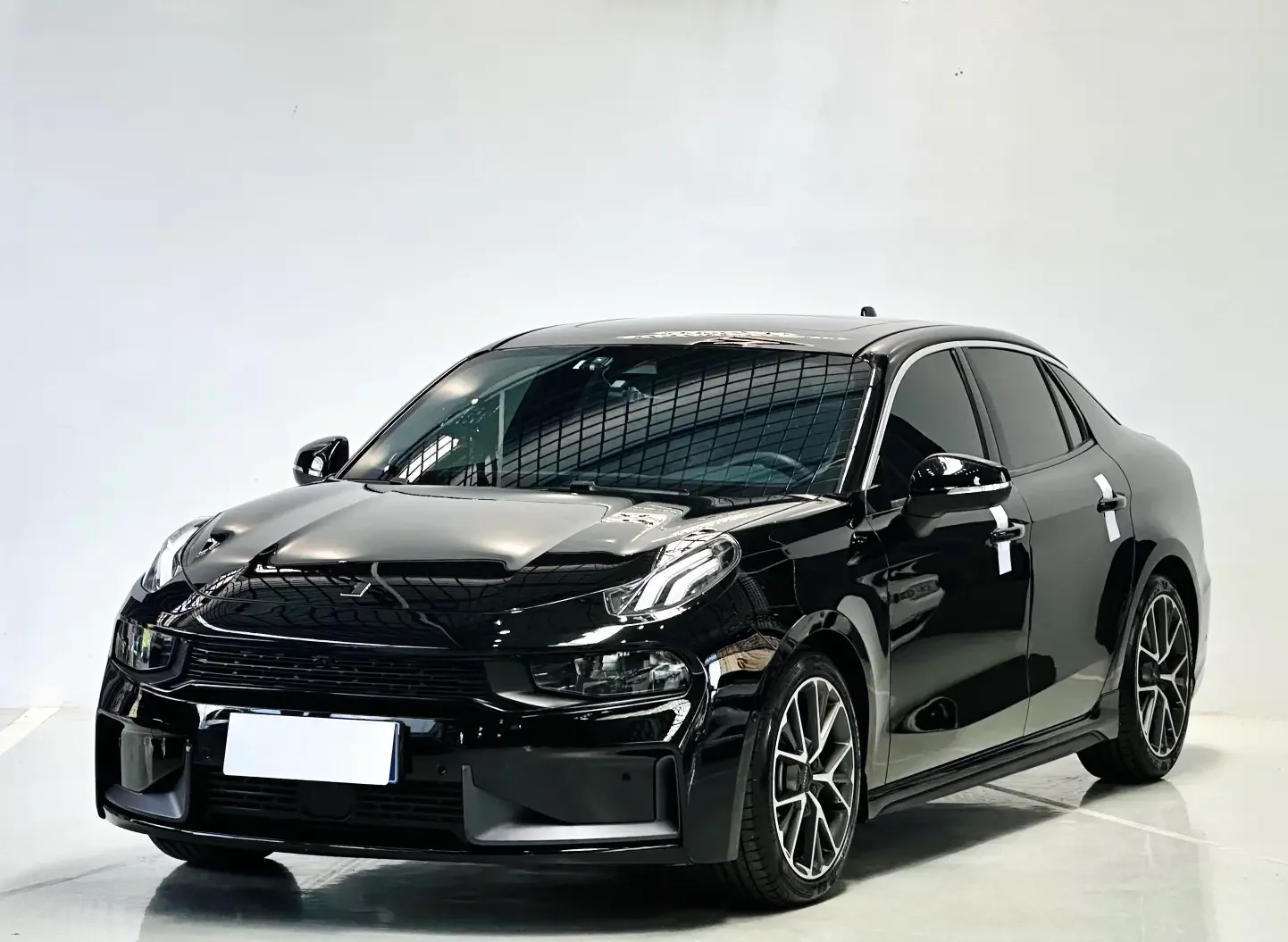 Lynk & Co 03