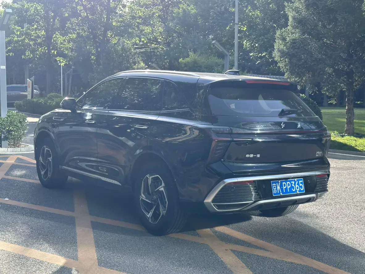 Hongqi HS3