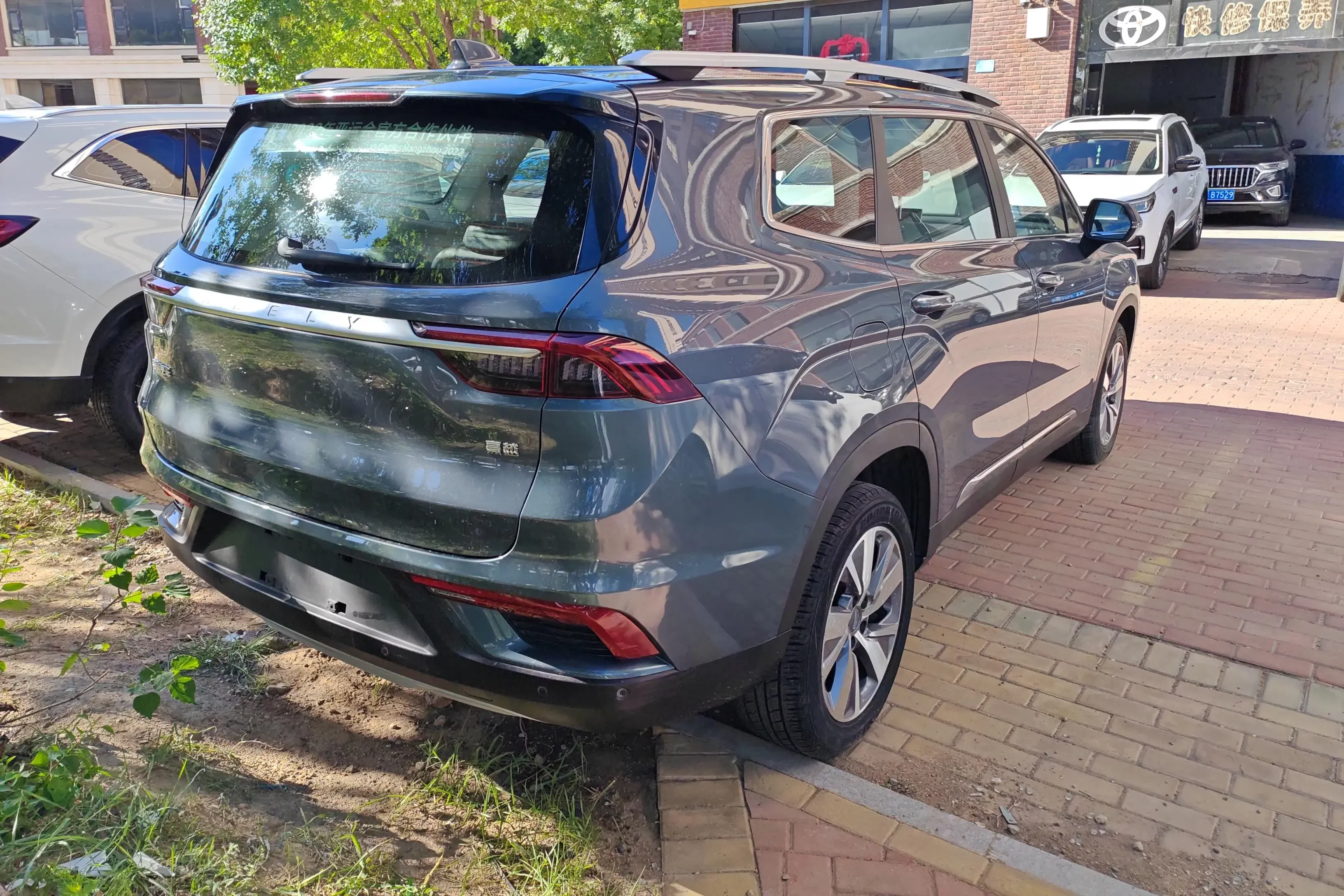 Geely Okavango