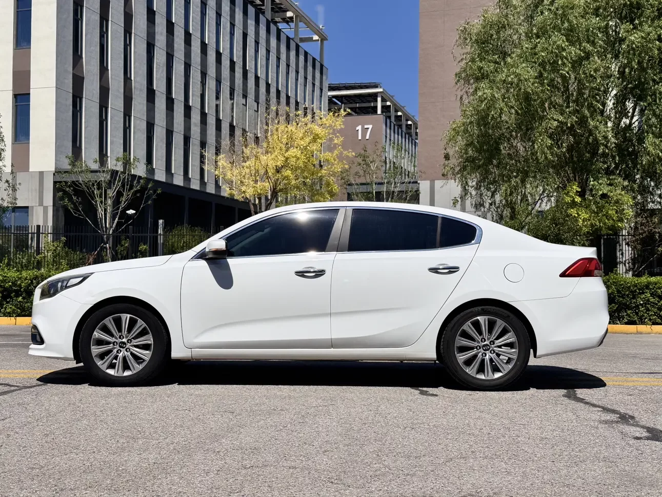 Kia K4