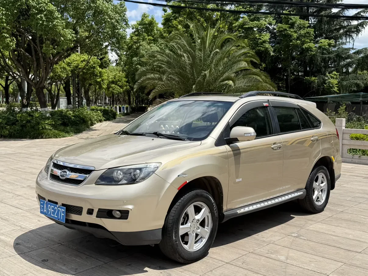 BYD S6