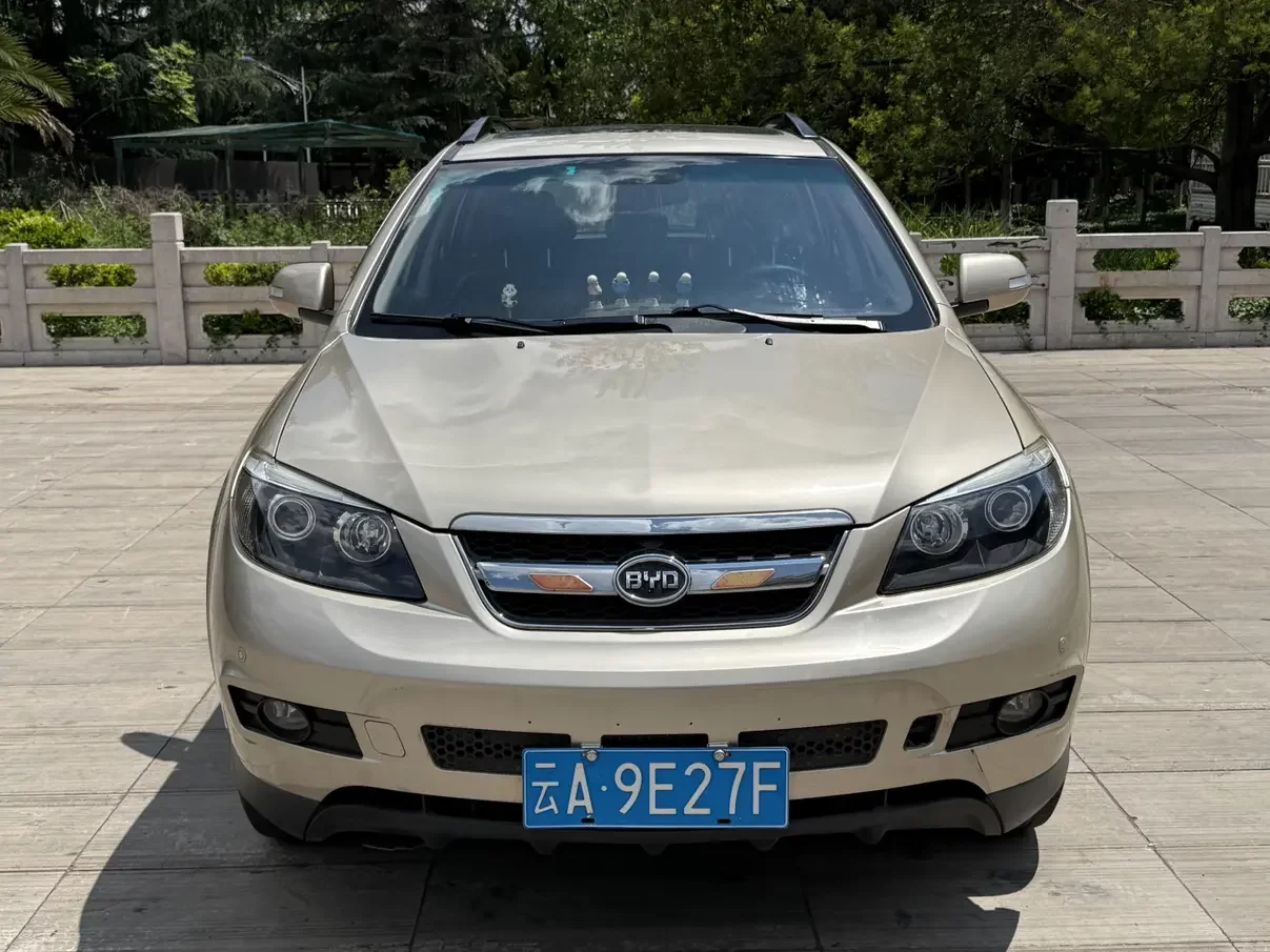BYD S6