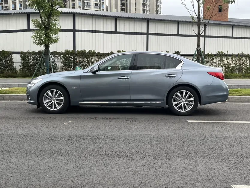 Infiniti Q50L