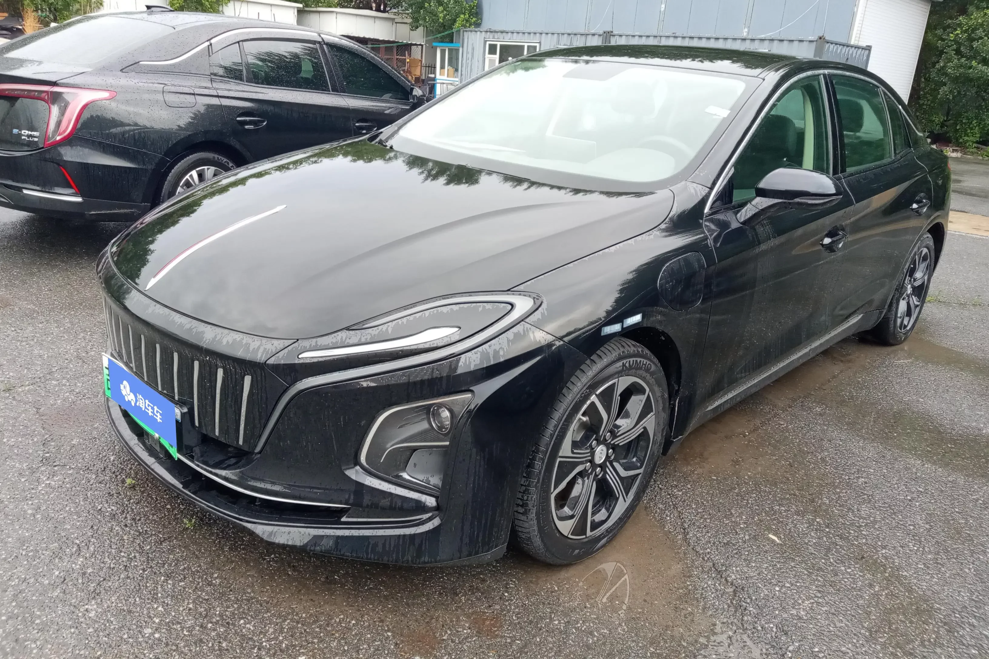 Hongqi E-QM5