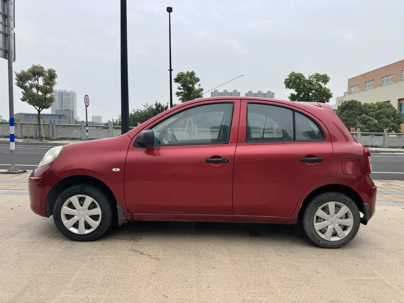 Nissan March