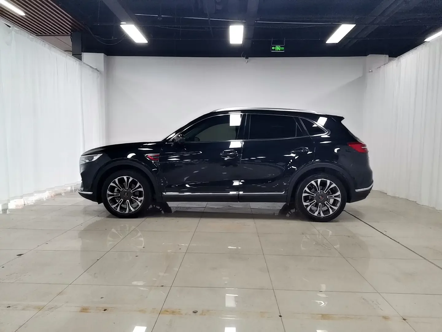 Hongqi HS5