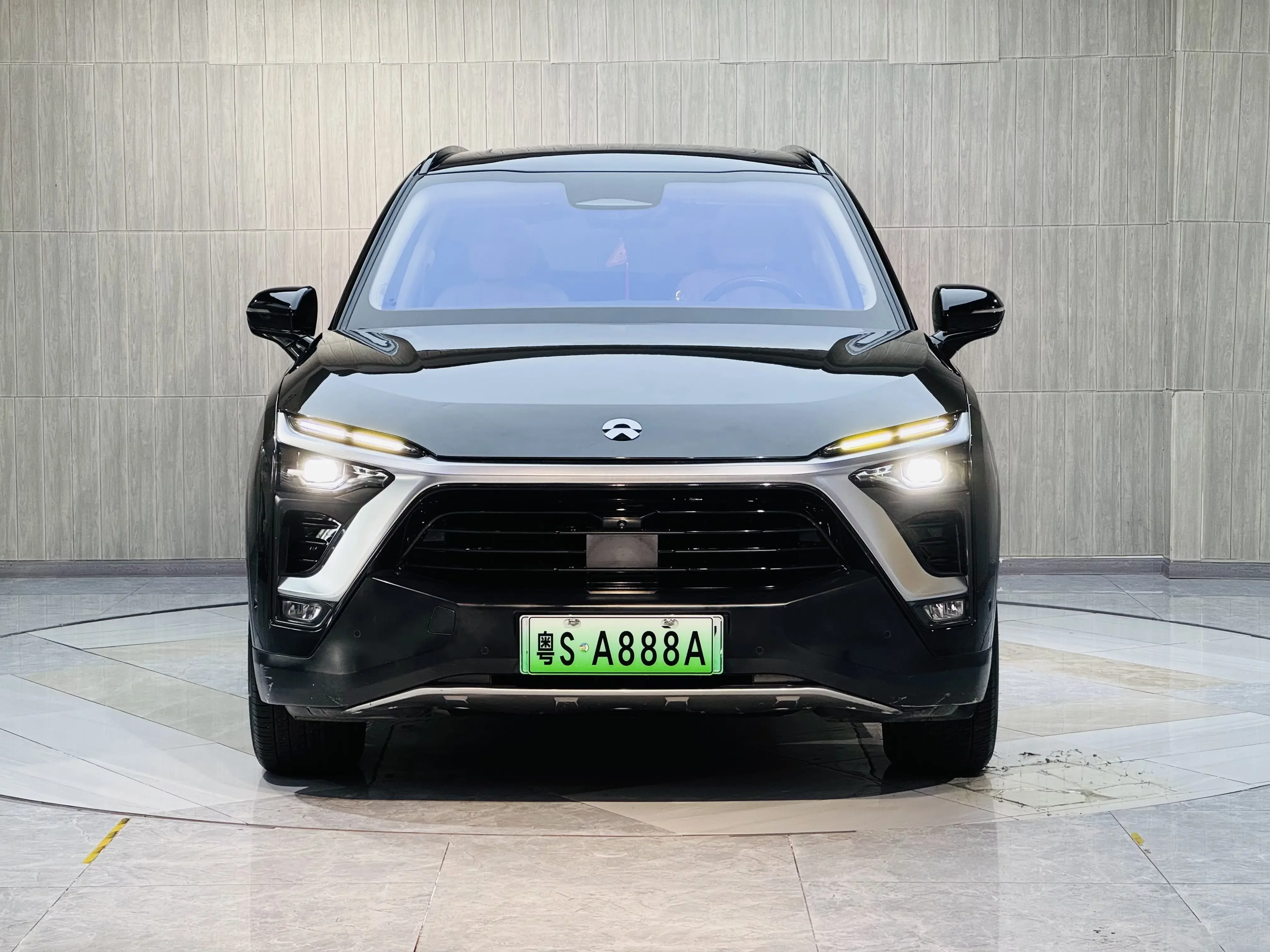 NIO ES8