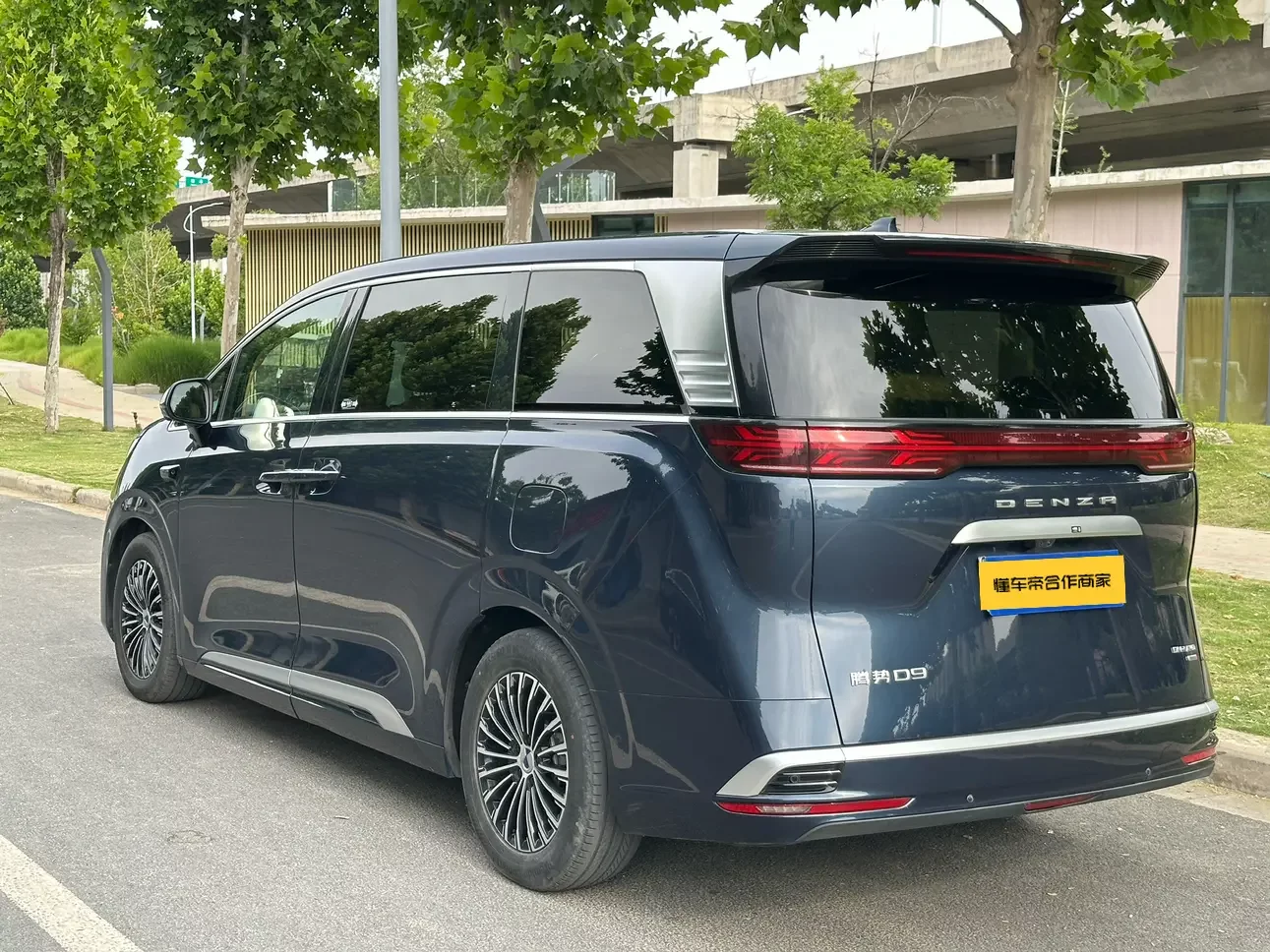 Denza D9 DM