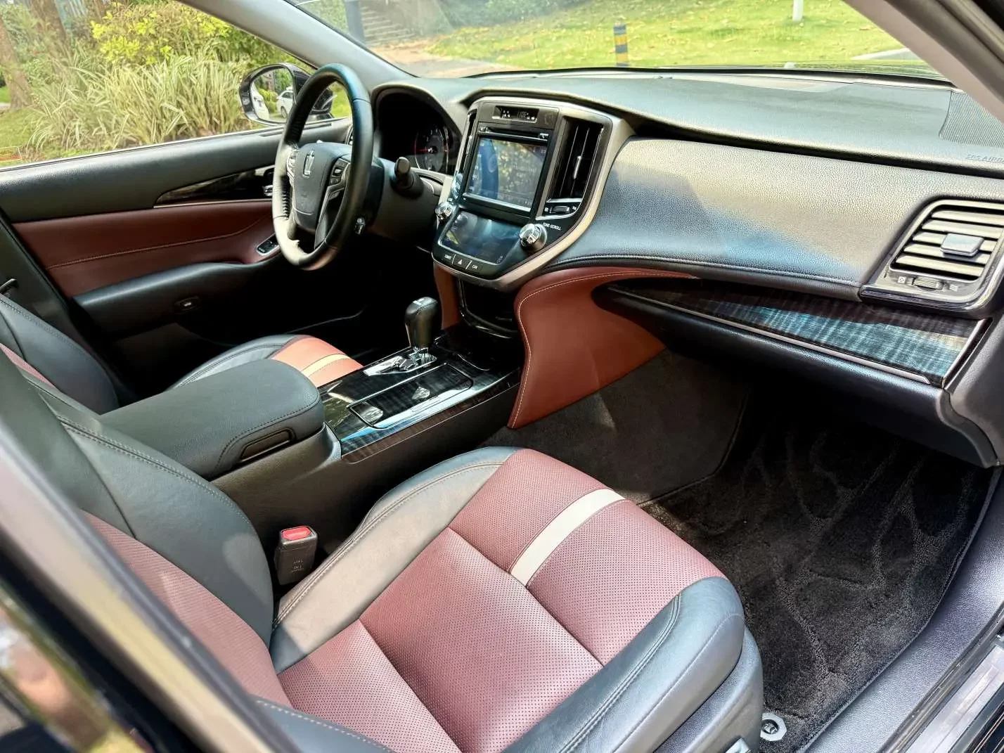 Toyota crown