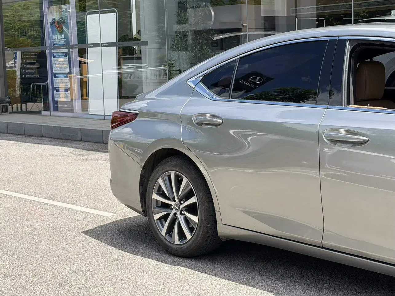 Lexus ES