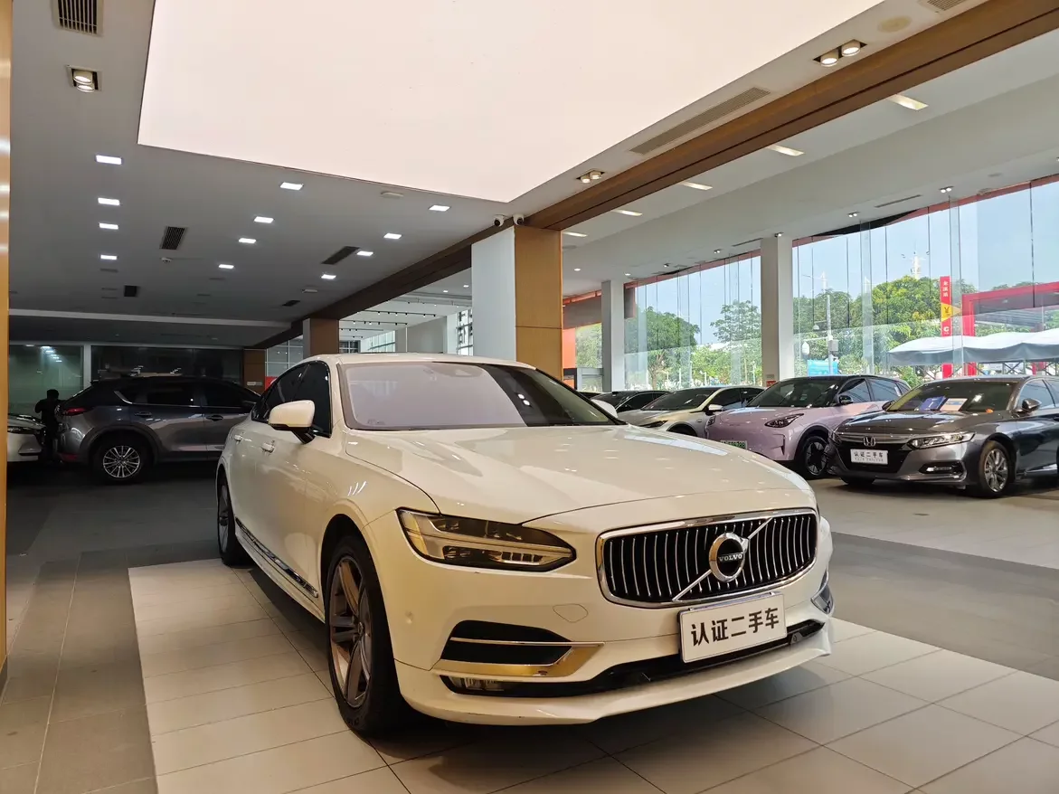 Volvo S90