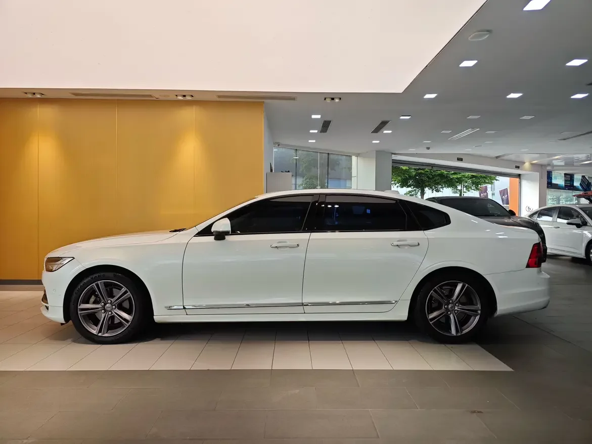 Volvo S90