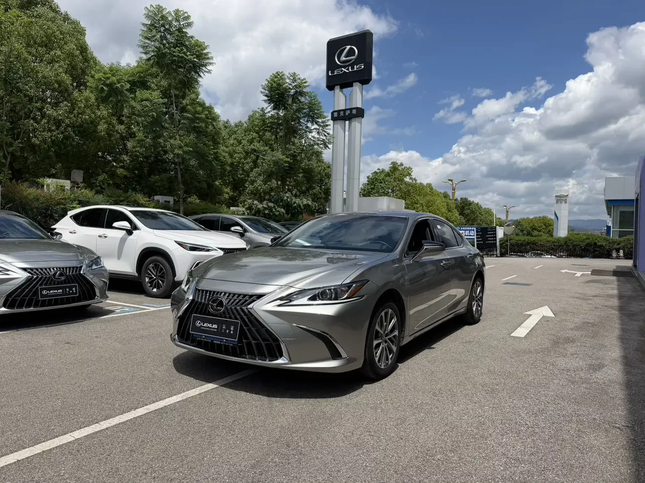Lexus ES