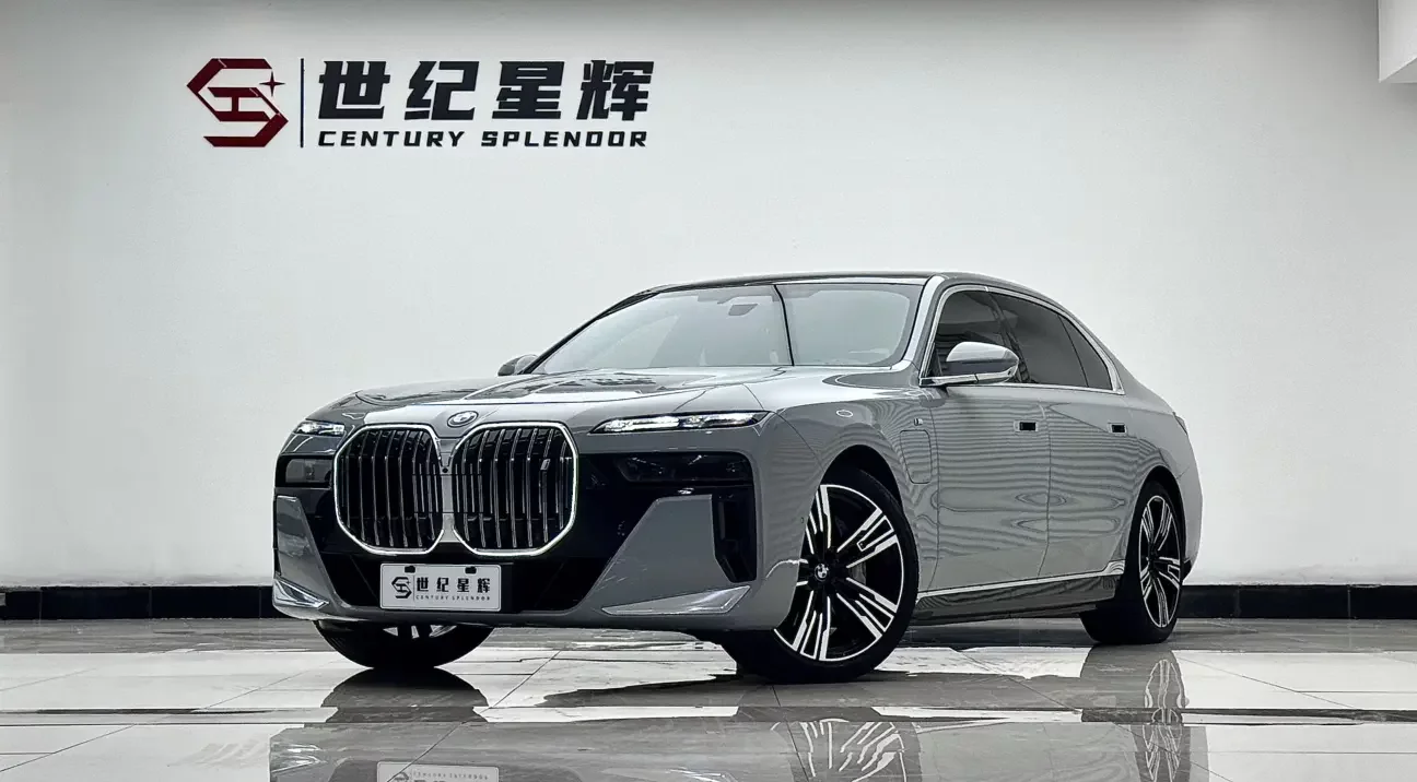 BMW i7
