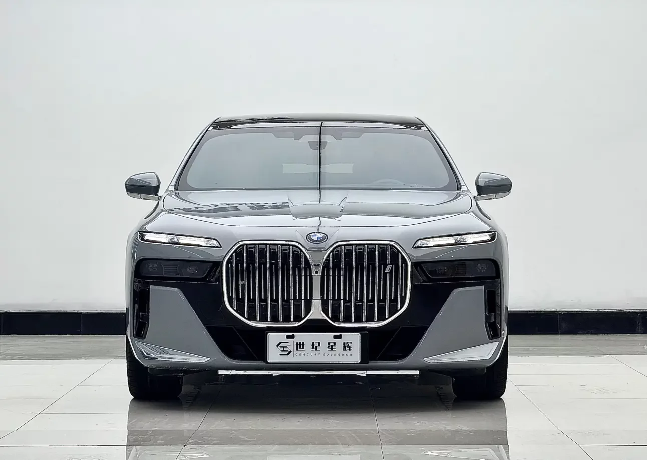 BMW i7
