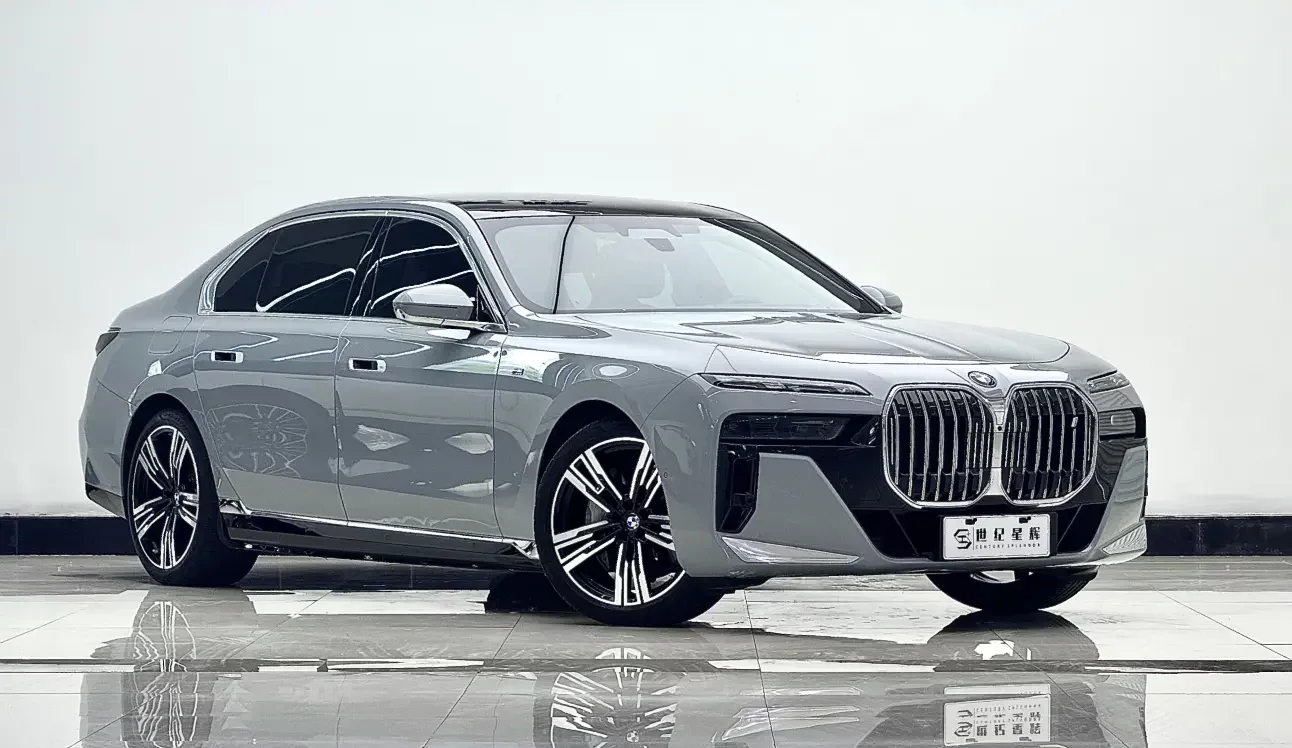 BMW i7