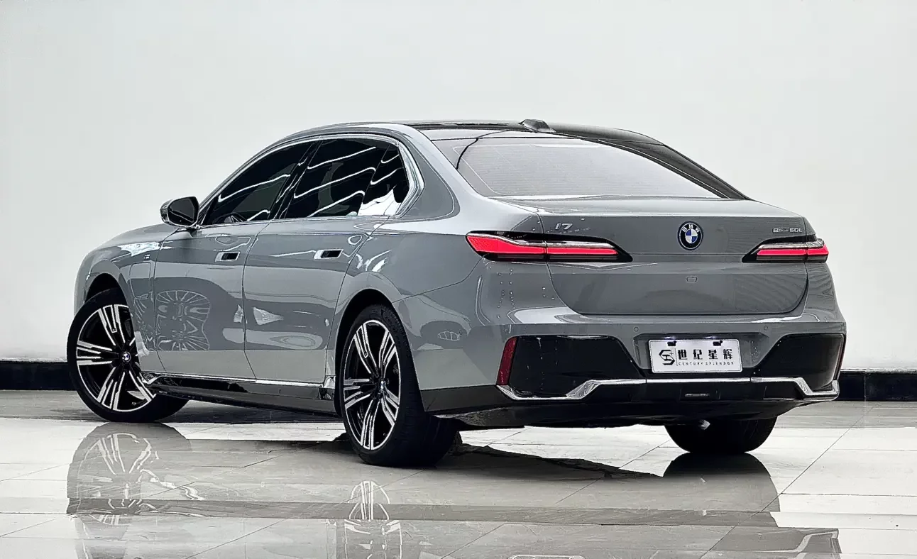 BMW i7