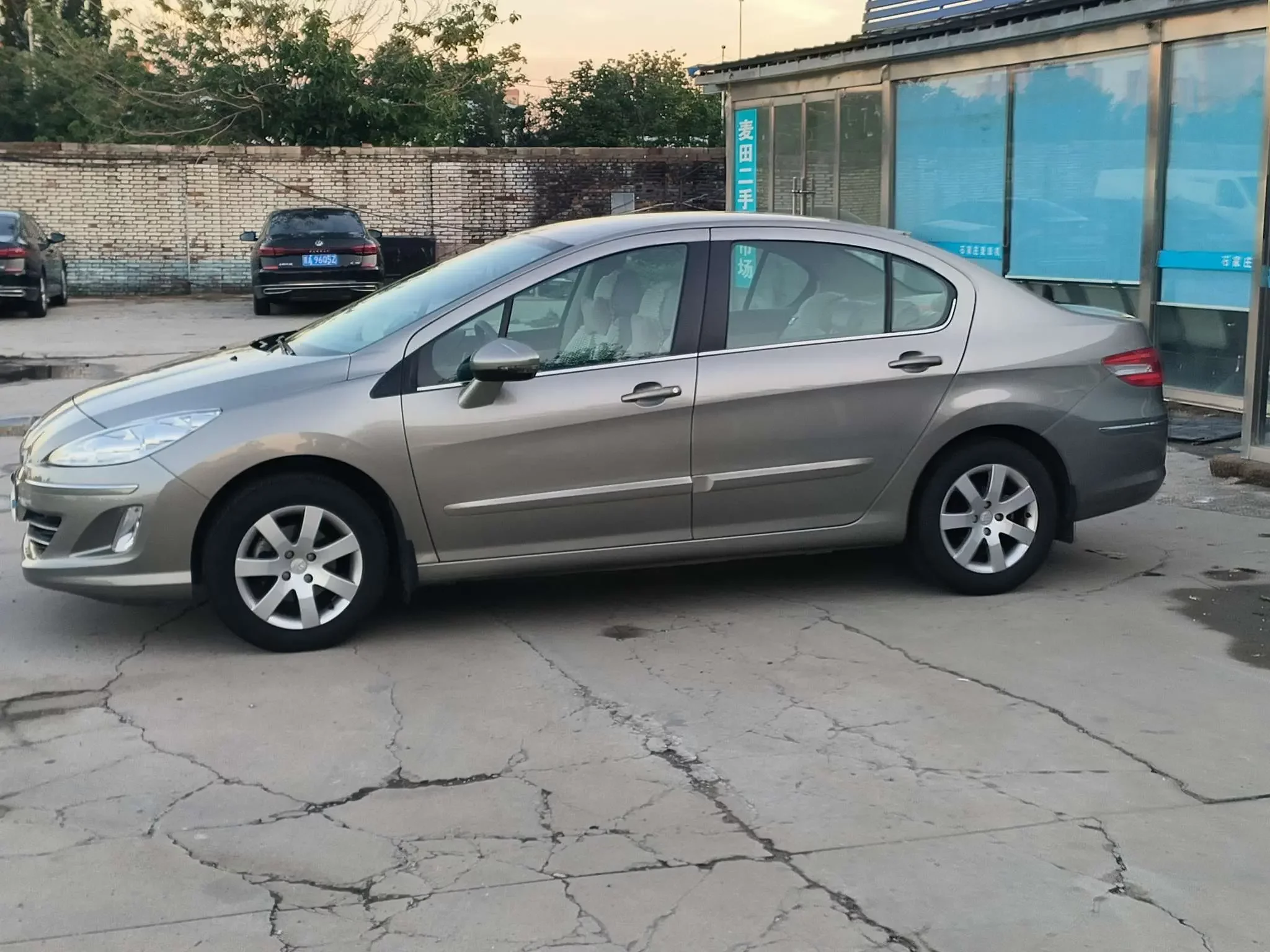Peugeot 408