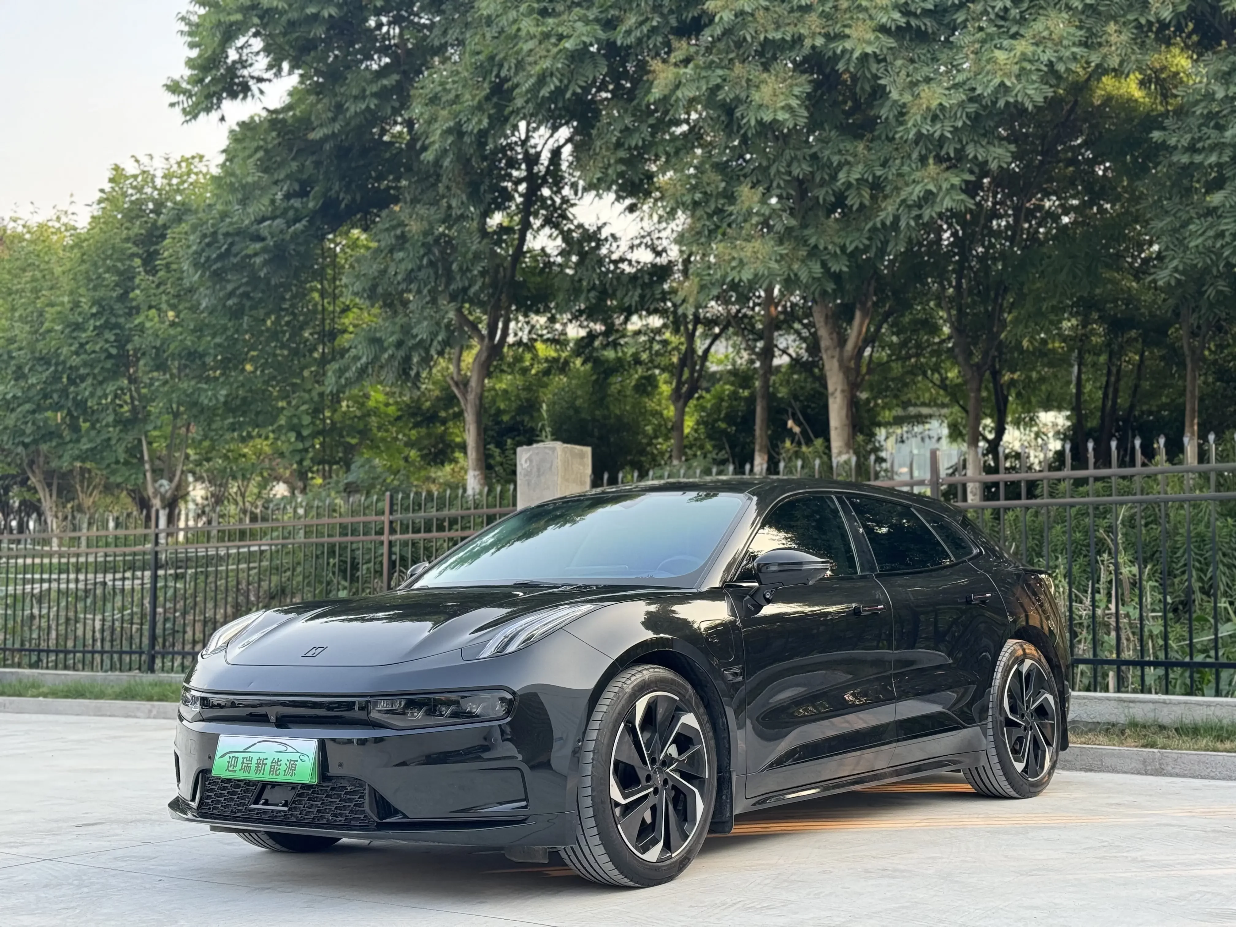 ZEEKR 001