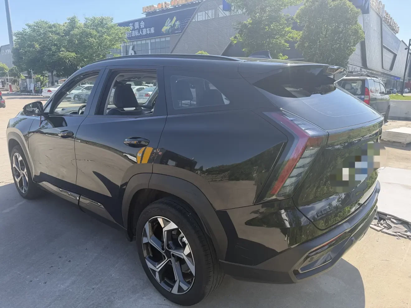 Geely Atlas L